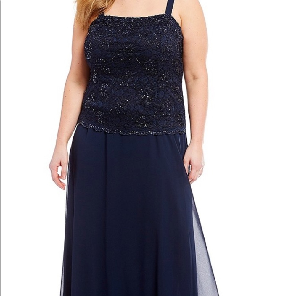 FLASH SALE 🎊Evening gown! Never worn NWT